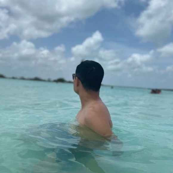 Meet your Posher, Alex - Picture 1 of 1